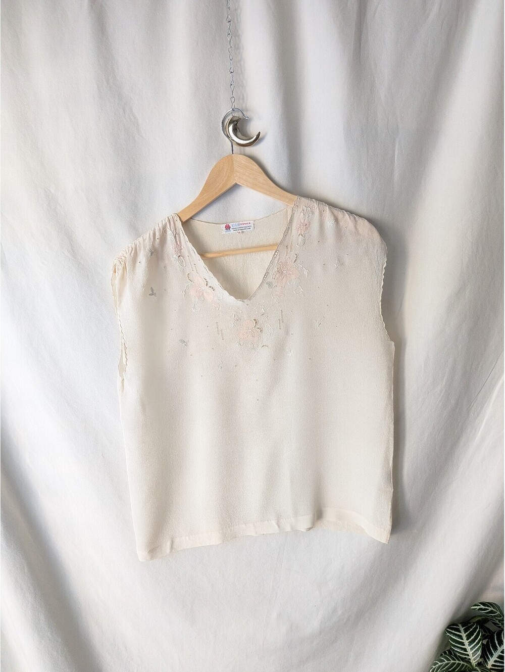 Vintage Embroidered Cream Sleeveless Chinese Silk Blouse